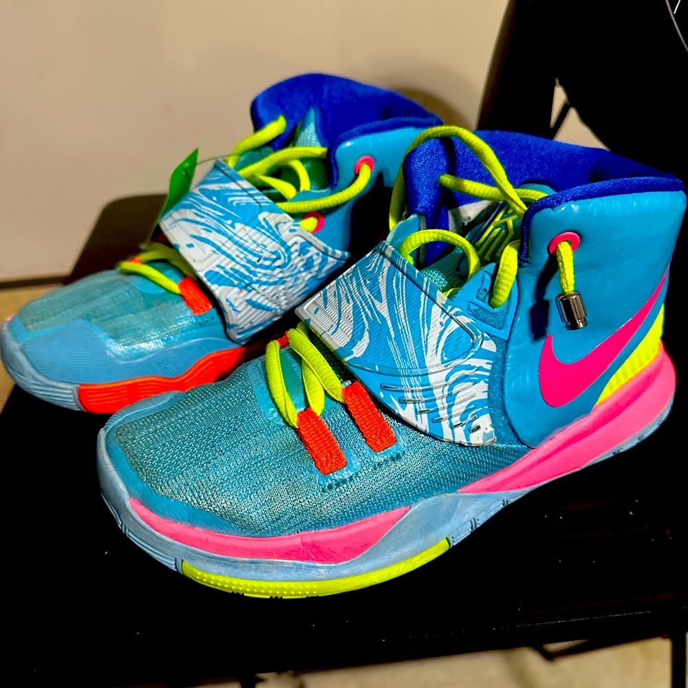 Kids Nike Kyrie- 2.5 EXCELLENT CONDITION!